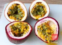 Illustration of how to make fruit creative dishes + passion fruit clear water 1