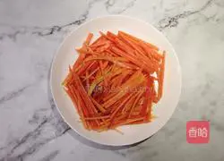 Illustration of how to make cold shredded chicken 3