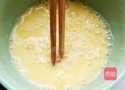 Illustration of how to make fried eggs with okra 2