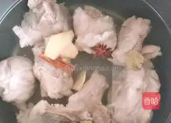 Illustration of how to make rapeseed bone soup 5