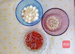 Illustration of how to make red bean and lotus seed soup 2
