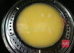 Illustration of how to make steamed egg custard 6