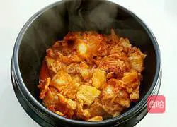 Illustration of how to make spicy cabbage and tofu soup 4