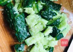 Illustration of how to shoot cucumbers 1