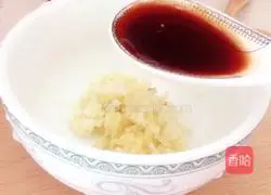 Illustration of how to dip beef tripe in sauce (Lantern Festival on the 15th day of the first lunar month)