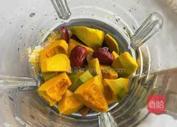 Illustration of how to make pumpkin red date rice paste 5