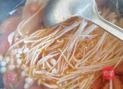 Illustration of how to make tomato, enoki, and egg soup 9