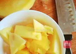 Mango Milkshake Recipe Illustration 2