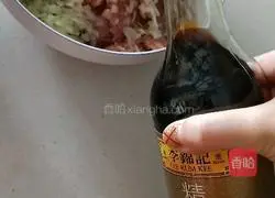 Illustration of how to make pork and green onion buns 15