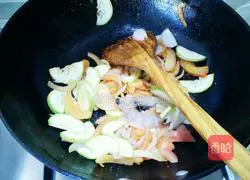 Illustration of how to make seafood noodles 5