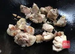 Illustration of how to cook chicken legs stewed with potatoes 8