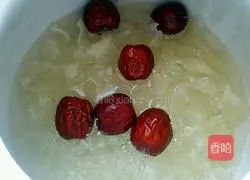 Recipe for making red dates, papaya and white fungus soup 5