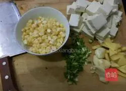 Illustration of how to make corn fish head and tofu soup 2
