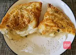 Illustration of how to make banana cheese hand cake 6