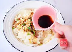 Dumpling skin oil Illustration of how to make noodles 17