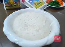 Illustration of how to make barbecue flavored flower rolls 7