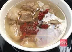 Illustration of how to make ginseng stewed mutton 9
