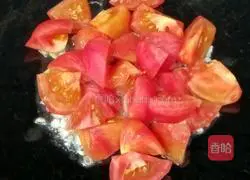 Illustration of tomato tofu and lean meat soup 8