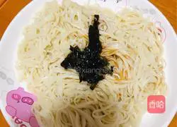 Mix with scallion oil Illustration of making noodles 6