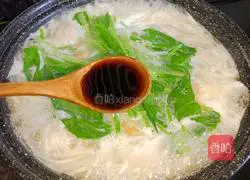 Illustration of how to make spinach, meatballs and egg noodles 5