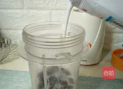 Illustration of making red date milkshake 5