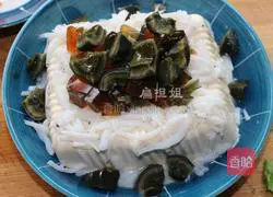 Illustration of how to make whitebait preserved egg tofu 3