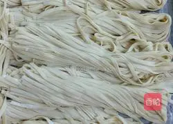 Illustration of how to make braised noodles 14