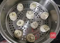 Illustration of how to make black sesame rolls 19