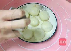 Illustration of how to make Donghe meatloaf 7