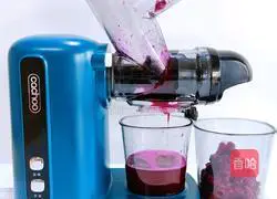 Illustration of how to make dragon fruit milkshake 3