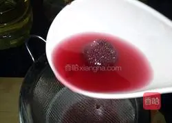 Illustration of making sweet and sour bayberry soup 5