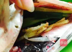 Illustration of how to make steamed crucian carp 3