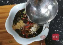 Illustration of how to make cold vermicelli and baby vegetables 11