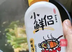 Illustration of how to make asparagus and scrambled eggs 13