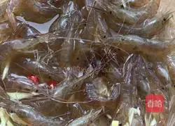 Illustration of how to make drunk shrimp 10