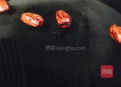 Illustration of how to make chrysanthemum fruit tea 4 