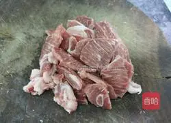 Illustration of how to make mushroom meat soup 2