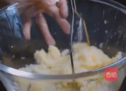 Illustration of how to make beef baby vegetable rolls 1