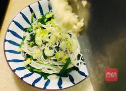 Illustration of how to make fried spicy noodles 5