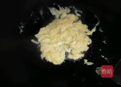 Illustration of how to make spinach and scrambled eggs 2