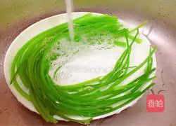 Illustration of how to make celery and peanuts 10