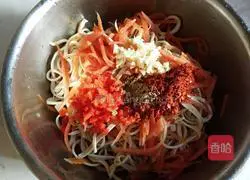 Illustration of how to make sesame paste mixed with tofu skin 5