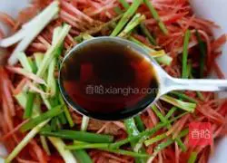 Illustration of how to make stir-fried shredded potatoes 18