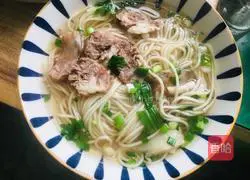 Illustration of how to make beef noodles in clear soup 5