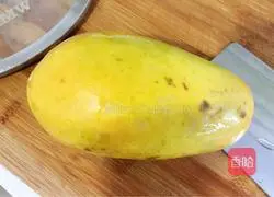 Illustration of how to cook papaya in fish soup 3