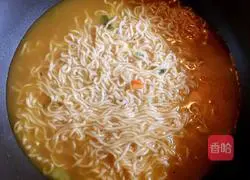 Illustration of how to make Mickey instant noodles 6