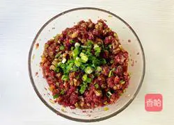 Illustration of how to make beef and celery dumplings 11