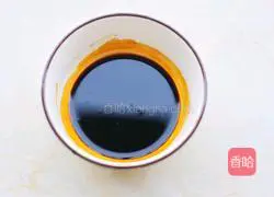 Illustration of how to make hot and sour soup to repel cold and warm the stomach 3