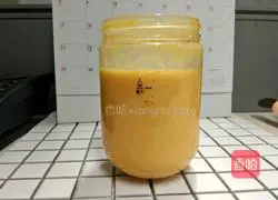 Illustration of how to make milk mango juice 4