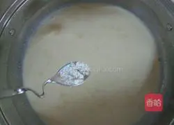 Illustration of how to make condensed milk milk tea 8